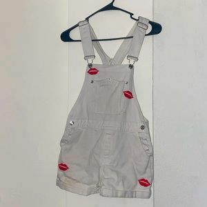Short overalls